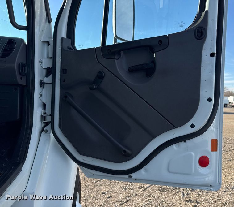 image for item EG2343 2010 Freightliner Business Class M2 utility / service truck