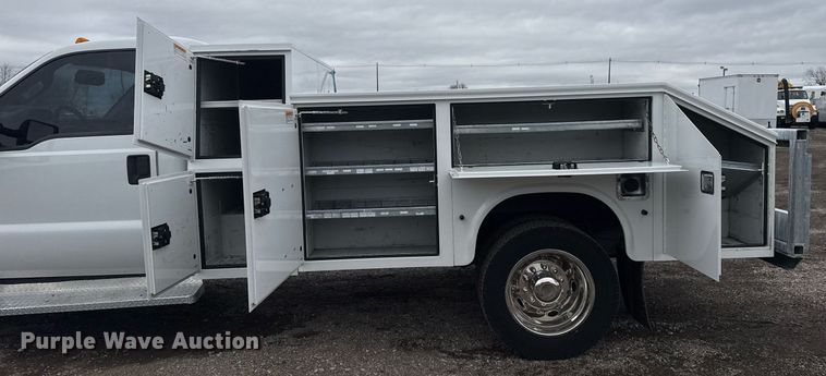 image for item EG2535 2014 Ford F550 Super Duty utility bed pickup truck