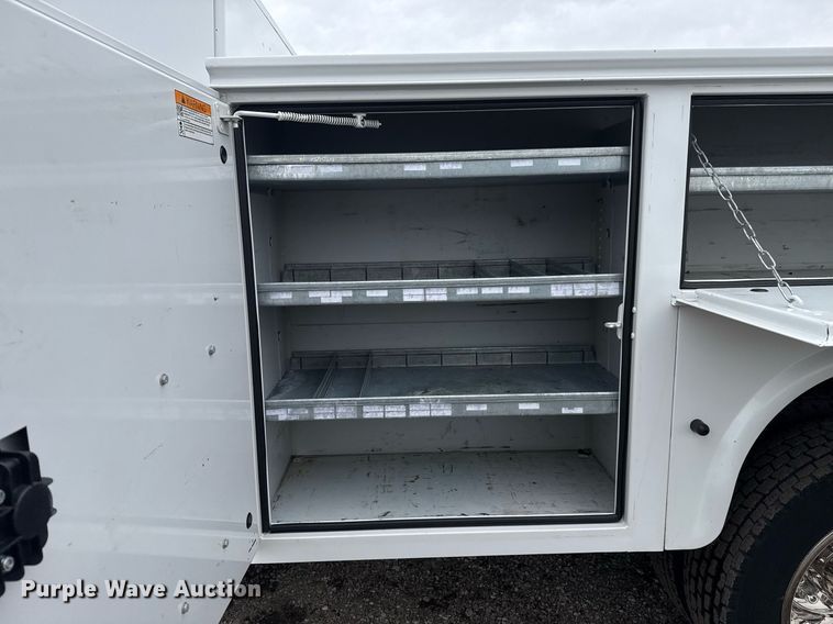 image for item EG2535 2014 Ford F550 Super Duty utility bed pickup truck