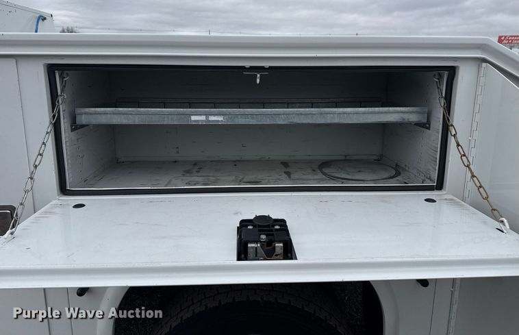 image for item EG2535 2014 Ford F550 Super Duty utility bed pickup truck