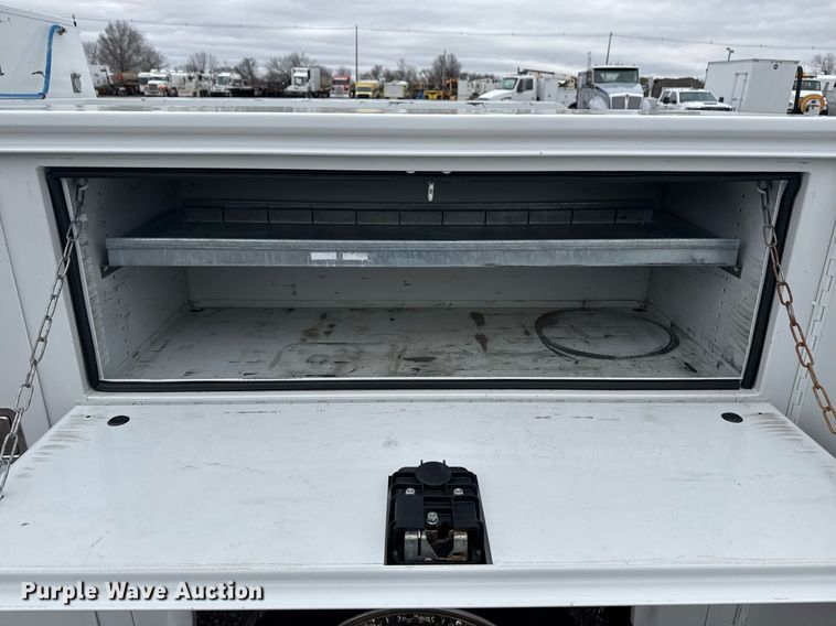 image for item EG2535 2014 Ford F550 Super Duty utility bed pickup truck