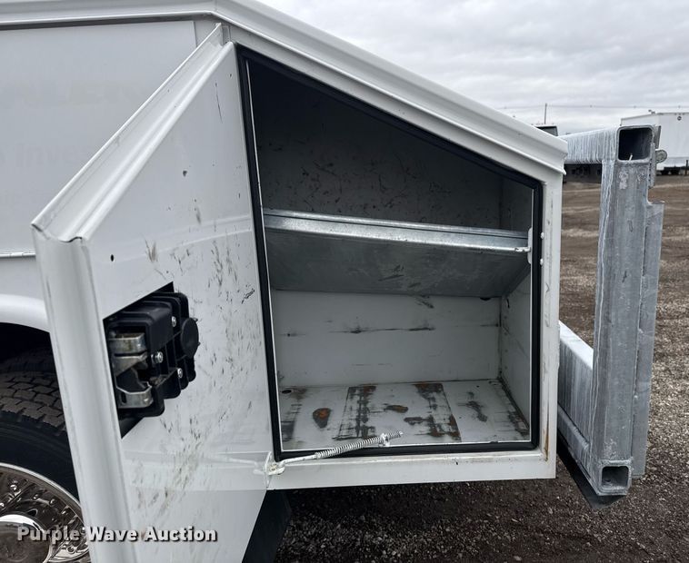 image for item EG2535 2014 Ford F550 Super Duty utility bed pickup truck