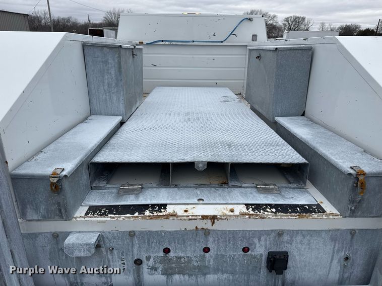 image for item EG2535 2014 Ford F550 Super Duty utility bed pickup truck