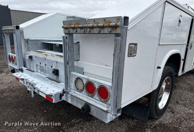 image for item EG2535 2014 Ford F550 Super Duty utility bed pickup truck