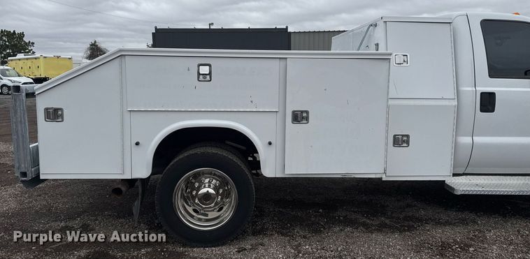 image for item EG2535 2014 Ford F550 Super Duty utility bed pickup truck