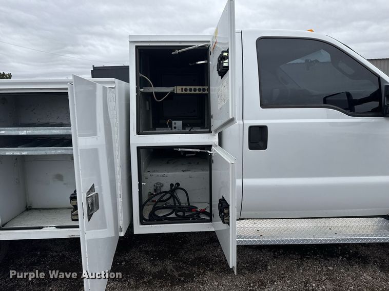 image for item EG2535 2014 Ford F550 Super Duty utility bed pickup truck