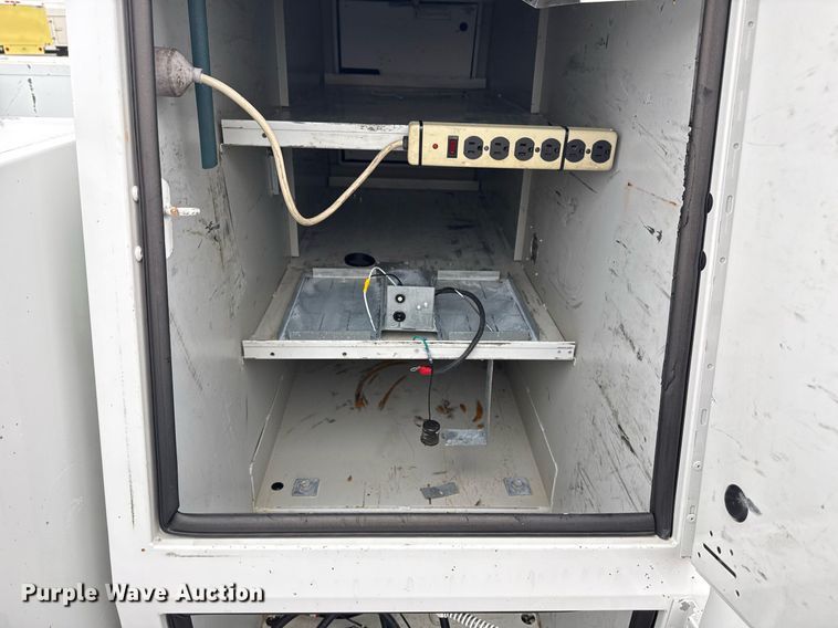 image for item EG2535 2014 Ford F550 Super Duty utility bed pickup truck