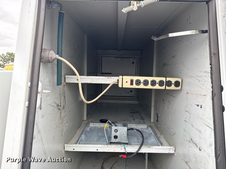 image for item EG2535 2014 Ford F550 Super Duty utility bed pickup truck