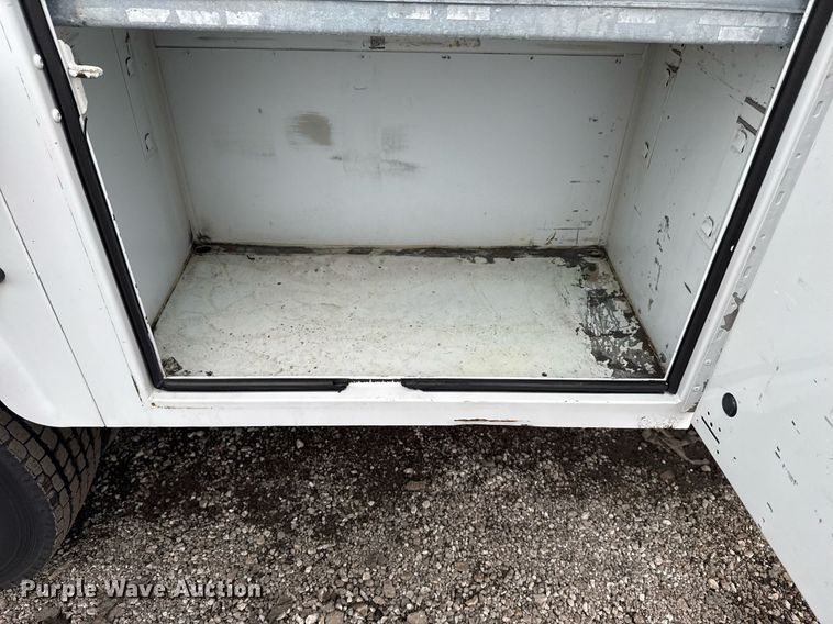 image for item EG2535 2014 Ford F550 Super Duty utility bed pickup truck