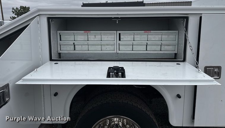 image for item EG2535 2014 Ford F550 Super Duty utility bed pickup truck