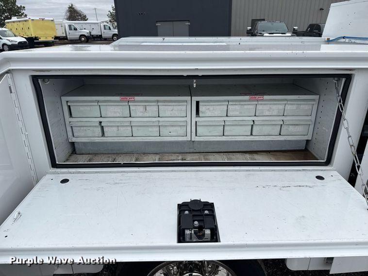 image for item EG2535 2014 Ford F550 Super Duty utility bed pickup truck