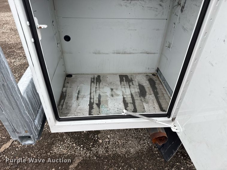 image for item EG2535 2014 Ford F550 Super Duty utility bed pickup truck