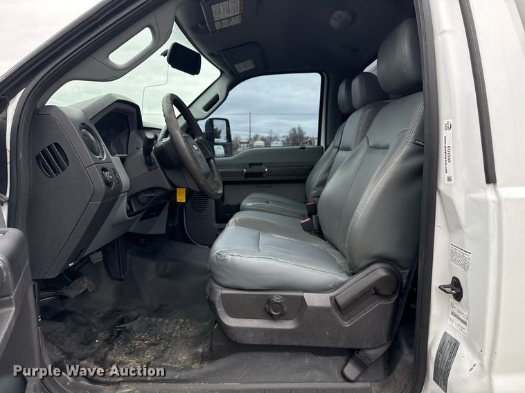 image for item EG2535 2014 Ford F550 Super Duty utility bed pickup truck