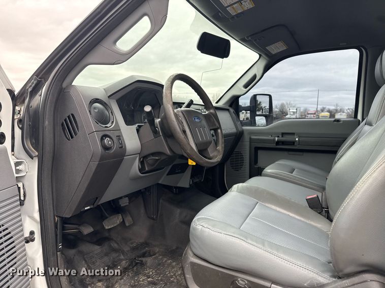 image for item EG2535 2014 Ford F550 Super Duty utility bed pickup truck