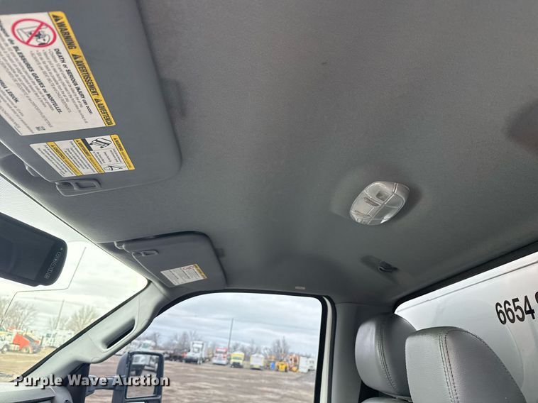 image for item EG2535 2014 Ford F550 Super Duty utility bed pickup truck