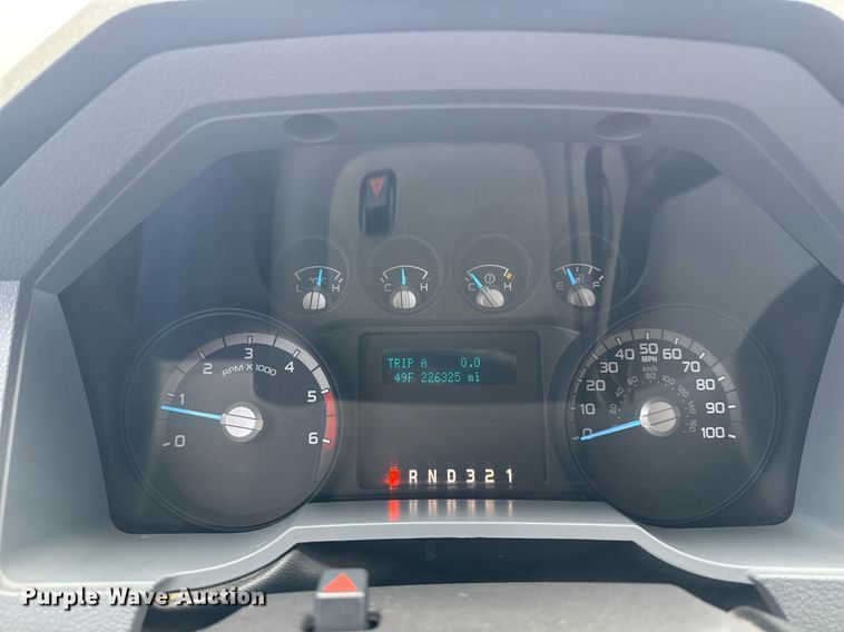 image for item EG2535 2014 Ford F550 Super Duty utility bed pickup truck