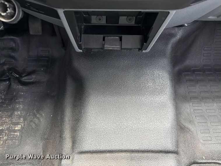 image for item EG2535 2014 Ford F550 Super Duty utility bed pickup truck