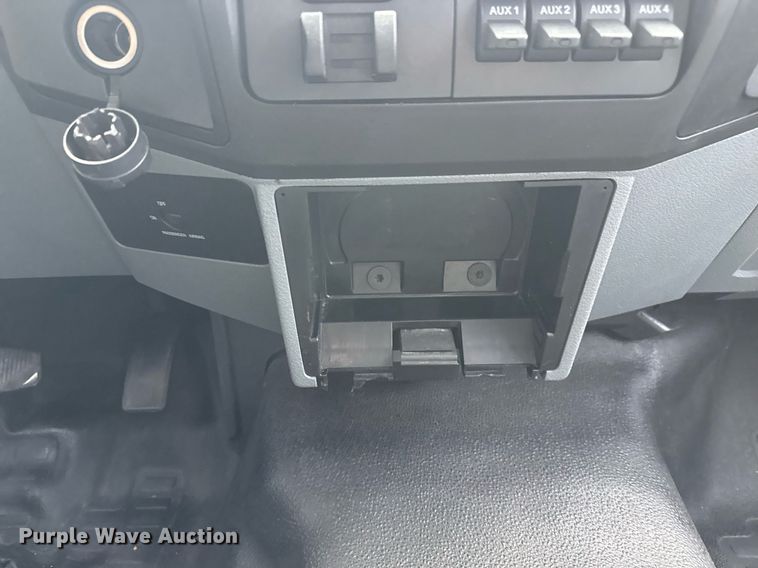 image for item EG2535 2014 Ford F550 Super Duty utility bed pickup truck