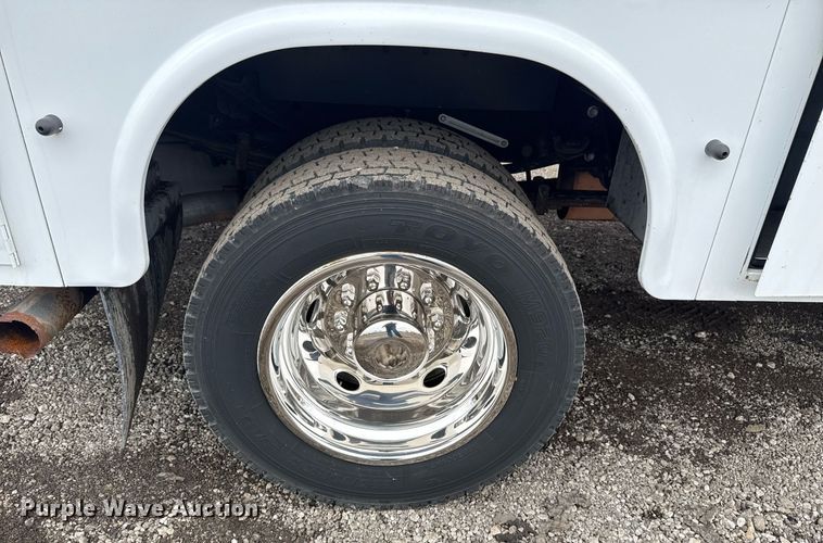 image for item EG2535 2014 Ford F550 Super Duty utility bed pickup truck