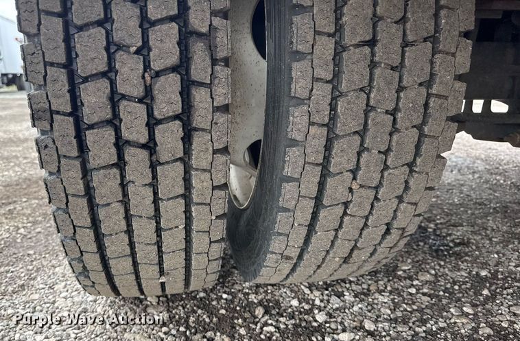 image for item EG2535 2014 Ford F550 Super Duty utility bed pickup truck