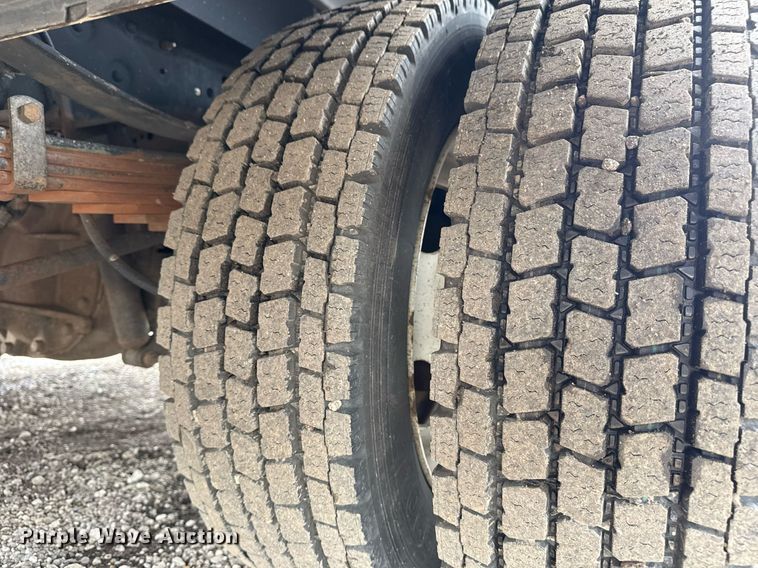 image for item EG2535 2014 Ford F550 Super Duty utility bed pickup truck