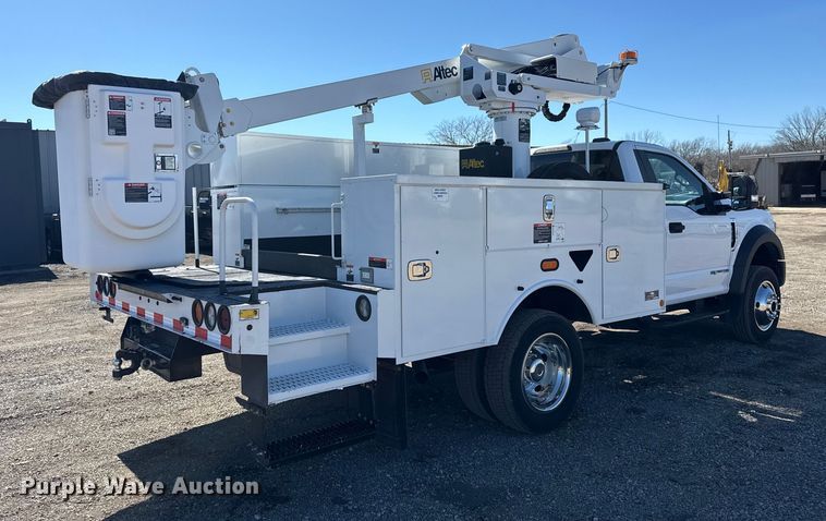 image for item EG2577 2020 Ford F550 Super Duty bucket truck