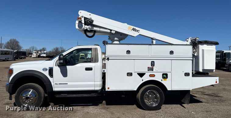 image for item EG2577 2020 Ford F550 Super Duty bucket truck