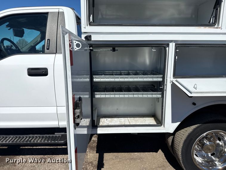 image for item EG2577 2020 Ford F550 Super Duty bucket truck