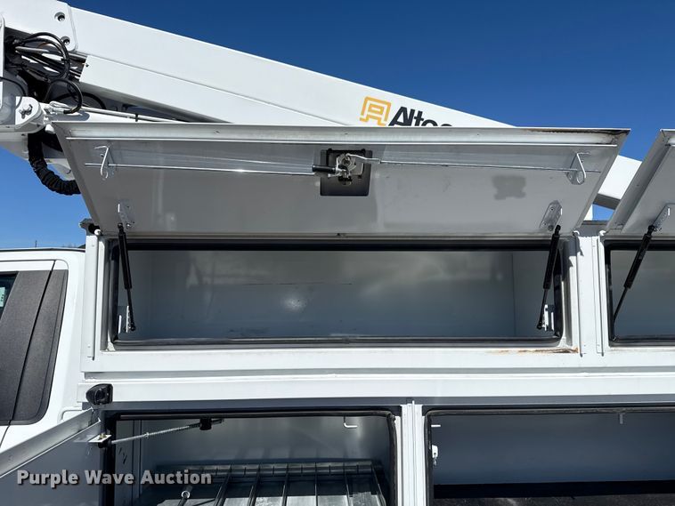 image for item EG2577 2020 Ford F550 Super Duty bucket truck