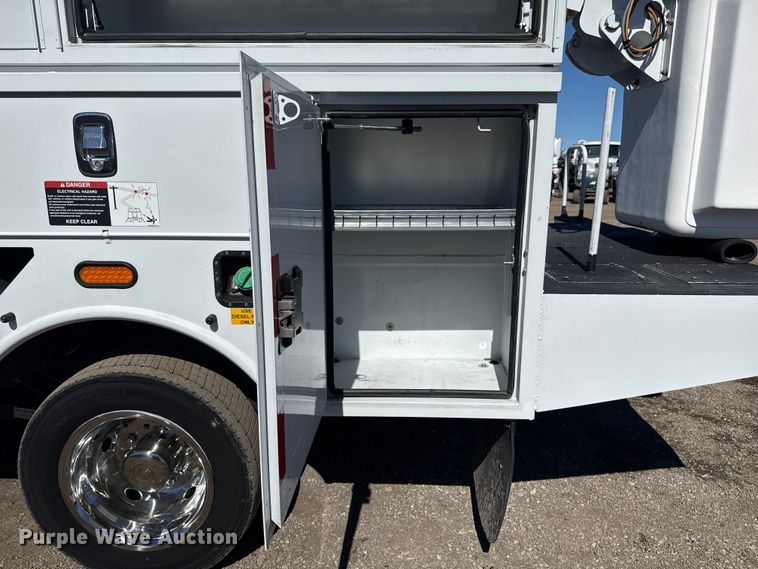 image for item EG2577 2020 Ford F550 Super Duty bucket truck