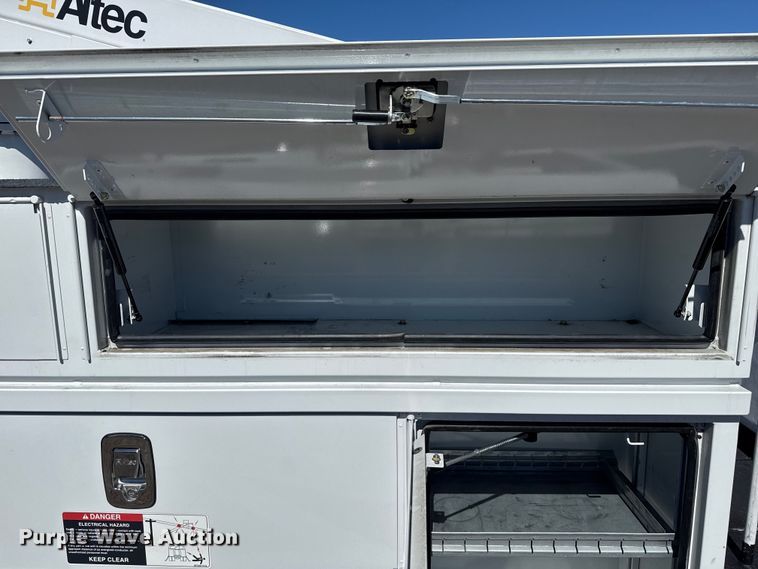 image for item EG2577 2020 Ford F550 Super Duty bucket truck