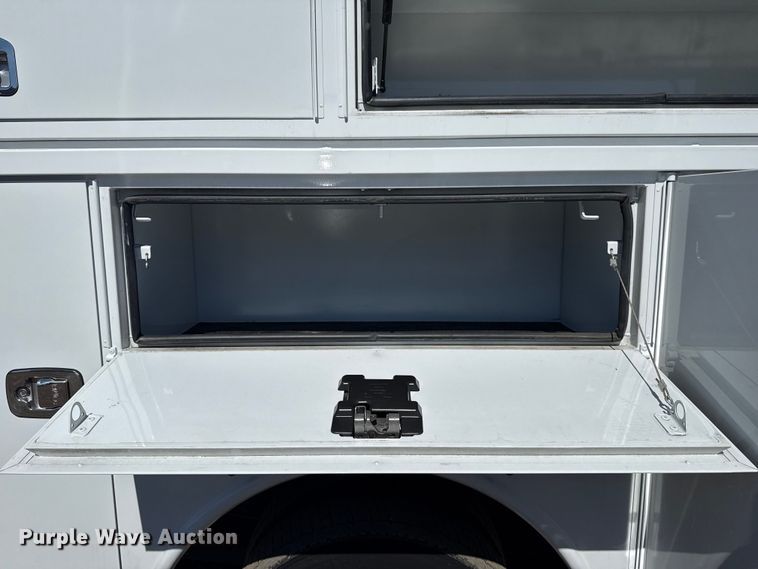 image for item EG2577 2020 Ford F550 Super Duty bucket truck