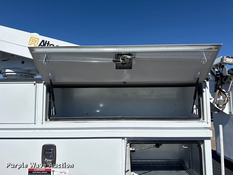 image for item EG2577 2020 Ford F550 Super Duty bucket truck