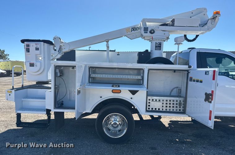 image for item EG2577 2020 Ford F550 Super Duty bucket truck