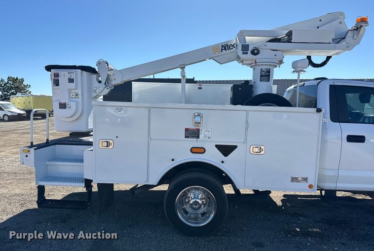 image for item EG2577 2020 Ford F550 Super Duty bucket truck