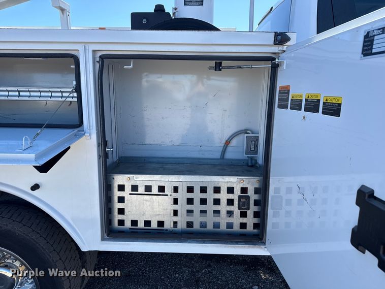 image for item EG2577 2020 Ford F550 Super Duty bucket truck