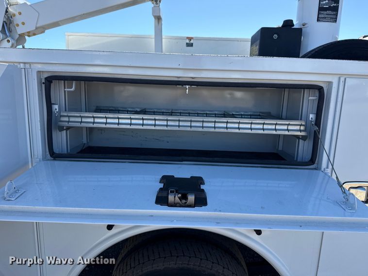 image for item EG2577 2020 Ford F550 Super Duty bucket truck