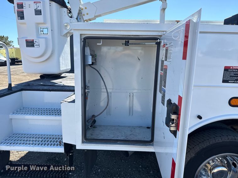 image for item EG2577 2020 Ford F550 Super Duty bucket truck