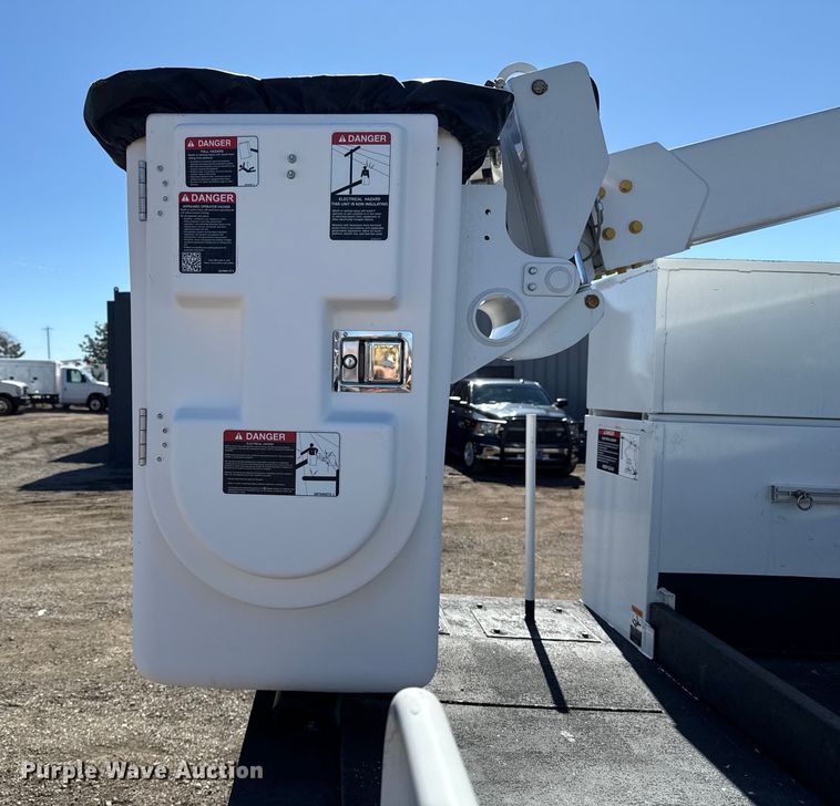 image for item EG2577 2020 Ford F550 Super Duty bucket truck