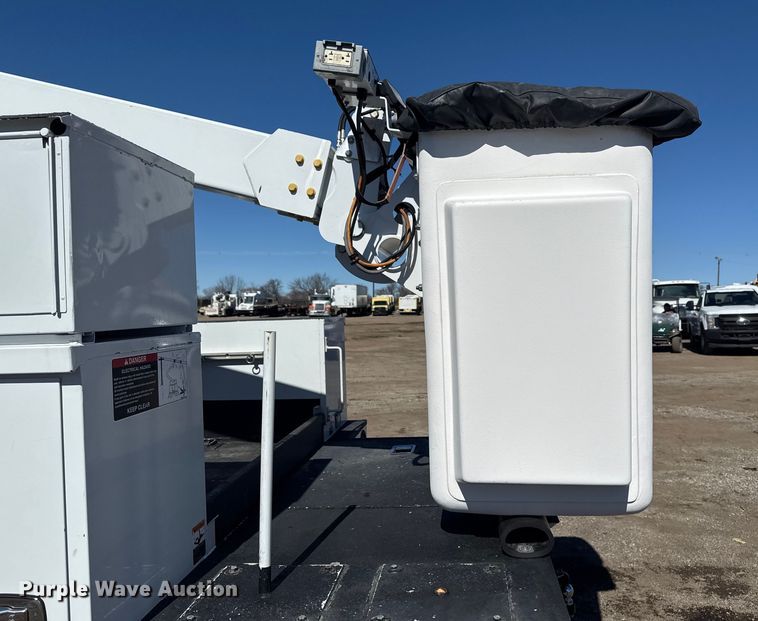 image for item EG2577 2020 Ford F550 Super Duty bucket truck