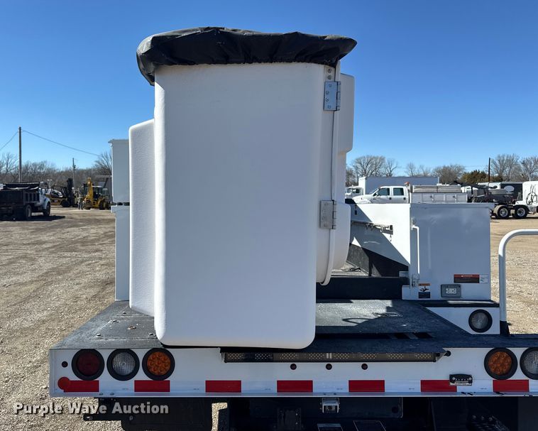 image for item EG2577 2020 Ford F550 Super Duty bucket truck