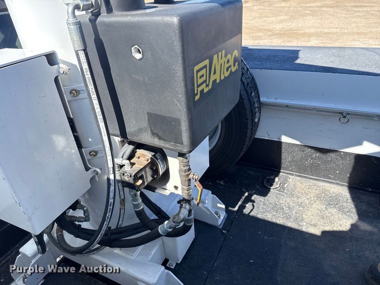 image for item EG2577 2020 Ford F550 Super Duty bucket truck