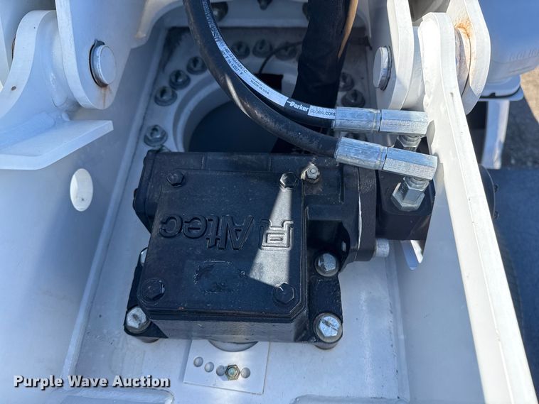 image for item EG2577 2020 Ford F550 Super Duty bucket truck