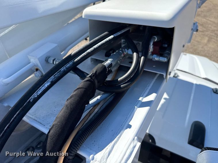 image for item EG2577 2020 Ford F550 Super Duty bucket truck