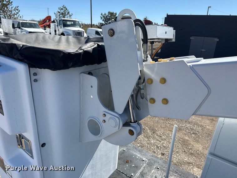 image for item EG2577 2020 Ford F550 Super Duty bucket truck