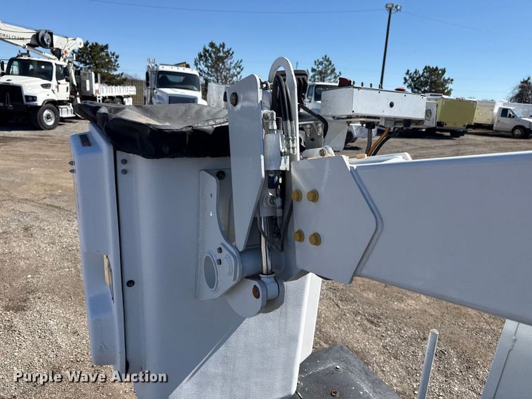 image for item EG2577 2020 Ford F550 Super Duty bucket truck