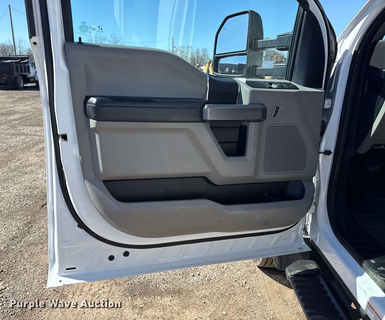 image for item EG2577 2020 Ford F550 Super Duty bucket truck