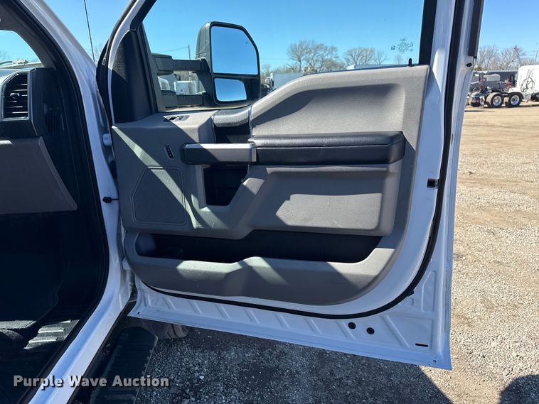 image for item EG2577 2020 Ford F550 Super Duty bucket truck