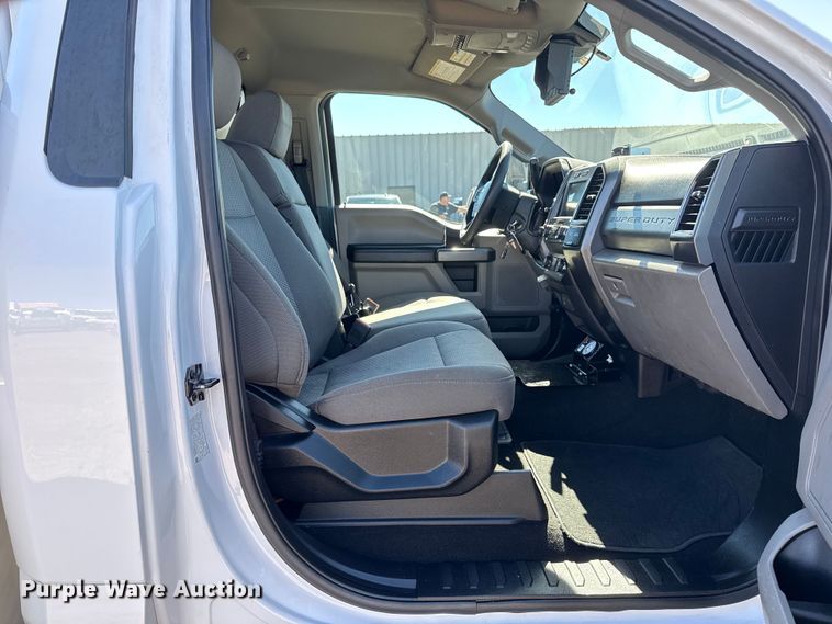 image for item EG2577 2020 Ford F550 Super Duty bucket truck