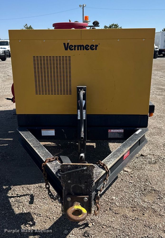 image for item EG2641 2010 Vermeer LP555DT vacuum excavator